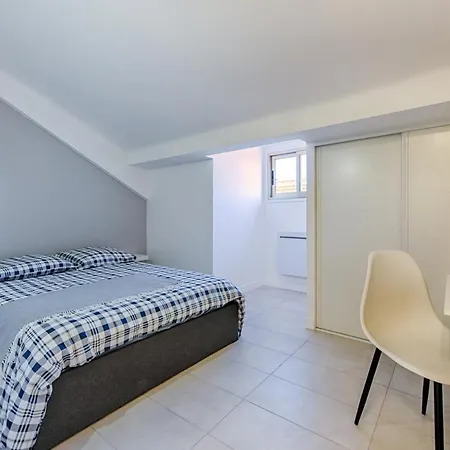 Velleda Apartment